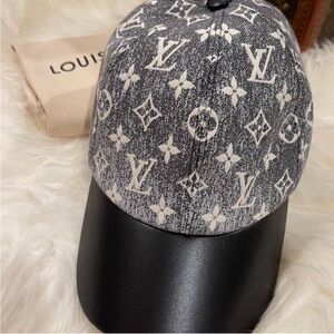 Louis Vuitton Monogram Jacquard Denim
Cap, Women Size L, M7028L